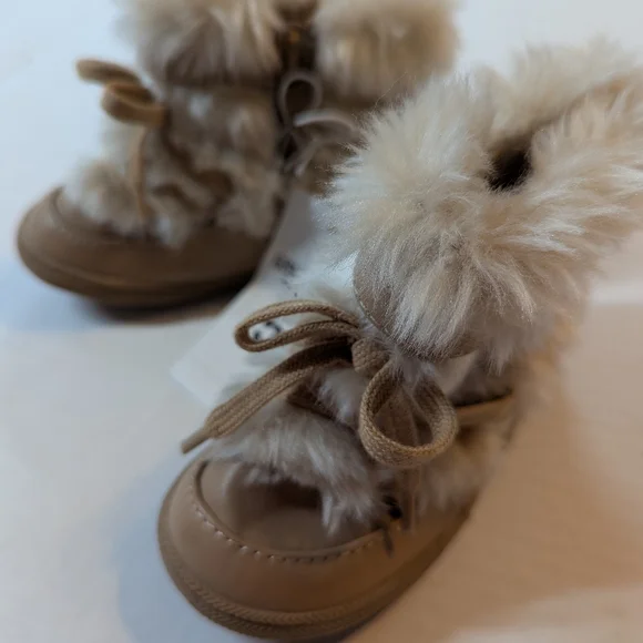 Genuine Kids By Oshkosh Toddler Boots Size 5 BNWT - Picture 3 of 11